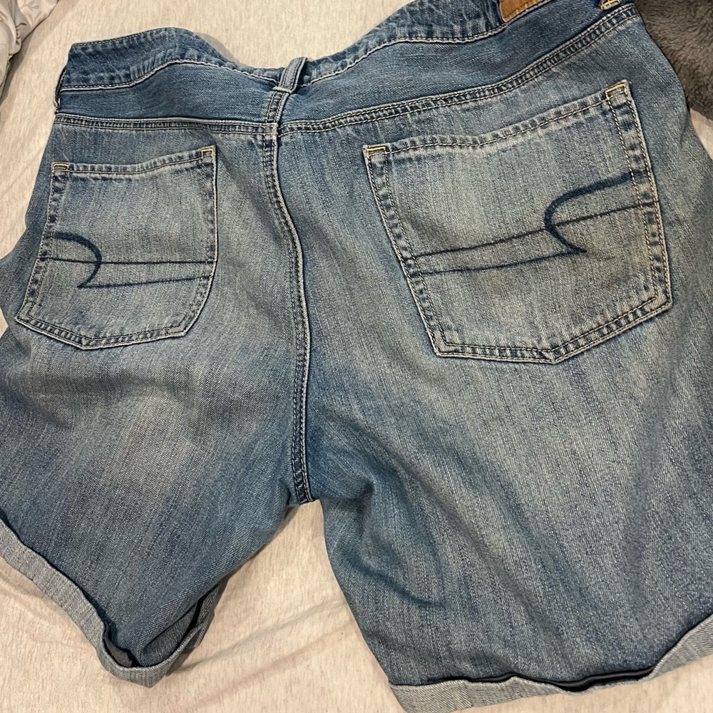 American Eagle shorts! Got as a gift, don’t fit.